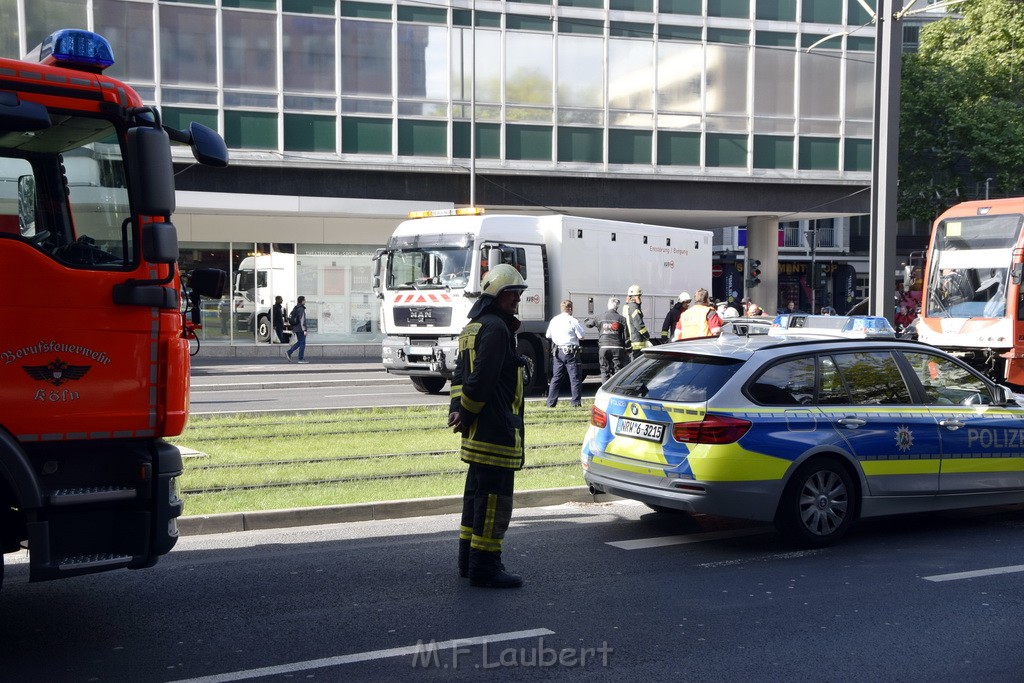 VU PKW Strab Koeln Mitte Caecilienstr Hohe Str P04.JPG - Miklos Laubert